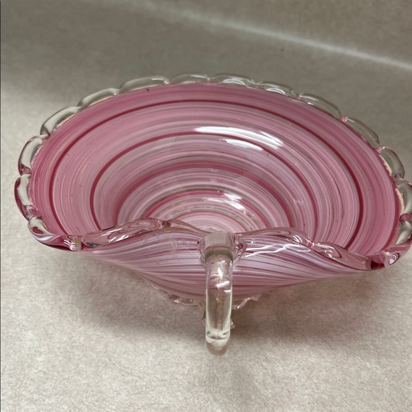 Elegant Pink Swirled Glass Bowl - Picture 4 of 5